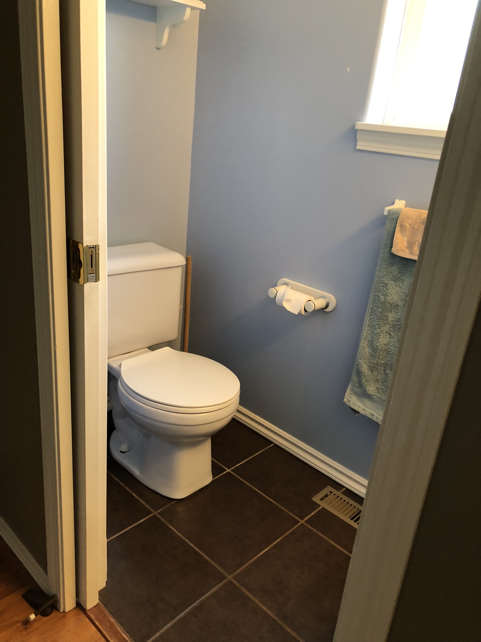 4BEDROOM HALF DUPLEX (Powell River) 460 Property Management